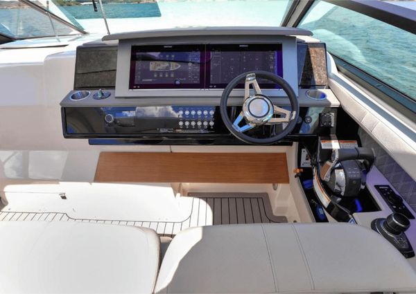 Sea Ray 400 SLX image