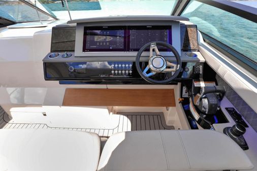 Sea Ray 400 SLX image