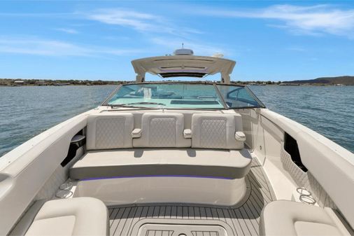 Sea Ray 400 SLX image