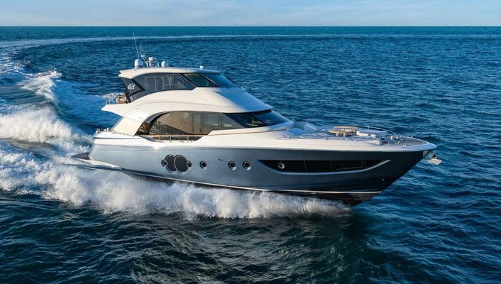 Monte Carlo Yachts MCY 70 Skylounge - main image