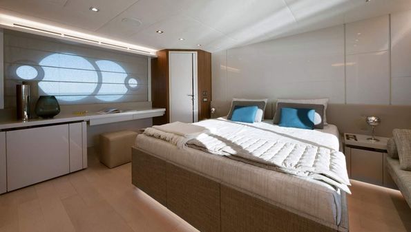 Monte Carlo Yachts MCY 70 Skylounge image