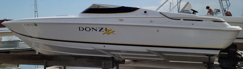 Donzi 28 ZX - main image