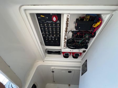 Boston Whaler 320 Outrage w 2019 Power image