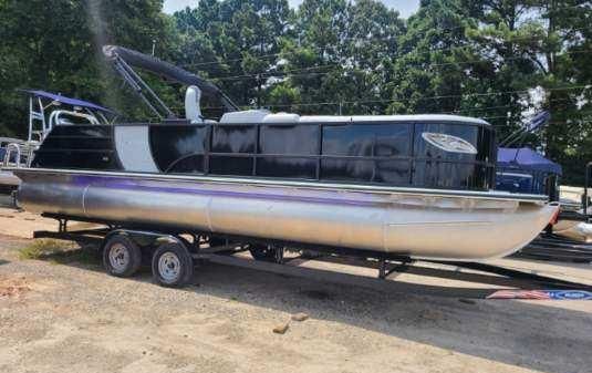 Bentley Pontoons 253 ELITE SWINGBACK