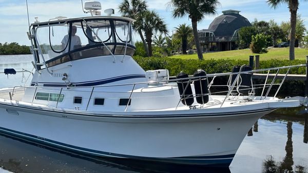 Albin 35 Command Bridge