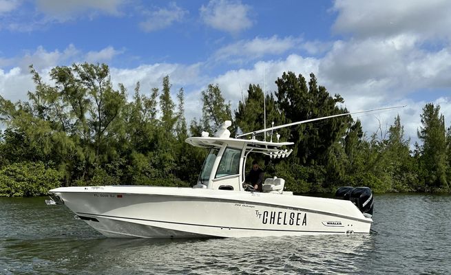 Boston Whaler 280 Outrage - main image