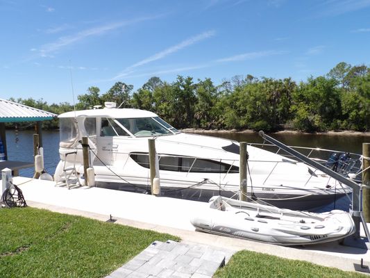 Sea Ray 390 Motor Yacht - main image