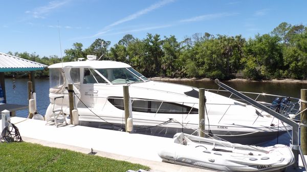 Sea Ray 390 Motor Yacht 