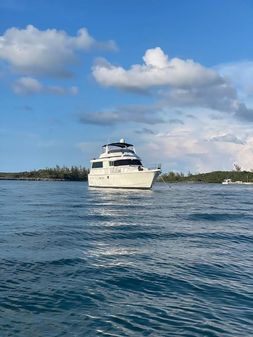 Hatteras 54 Extended Deckhouse image