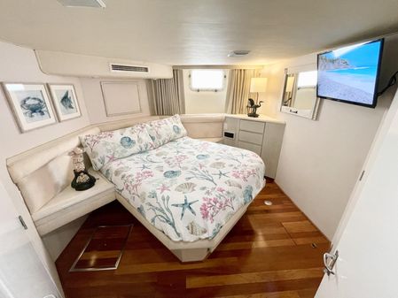 Hatteras 54 Extended Deckhouse image