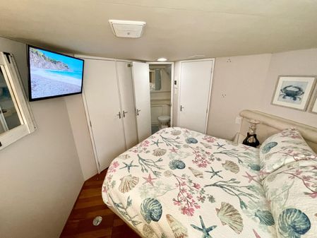 Hatteras 54 Extended Deckhouse image