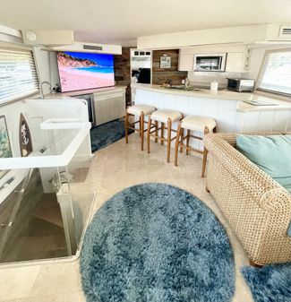 Hatteras 54 Extended Deckhouse image