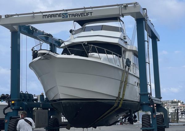 Hatteras 54 Extended Deckhouse image