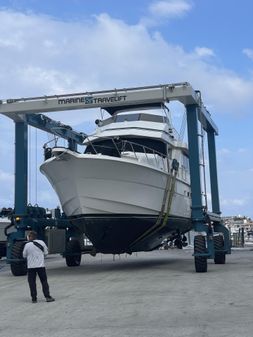 Hatteras 54 Extended Deckhouse image