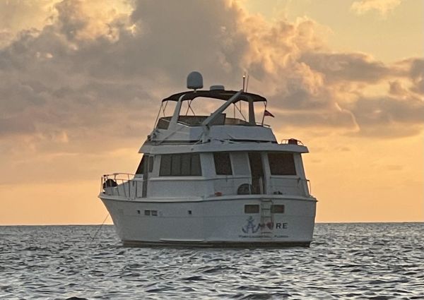 Hatteras 54 Extended Deckhouse image