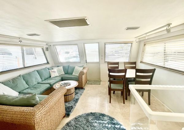 Hatteras 54 Extended Deckhouse image