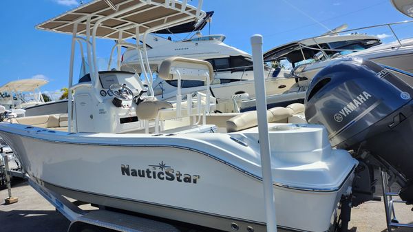 NauticStar 2302 Legacy