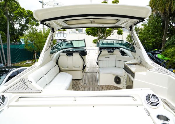 Sea Ray 350 SLX image