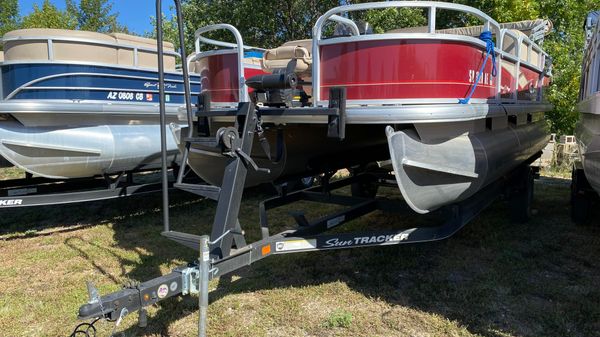 Sun Tracker Bass Buggy 18 DLX