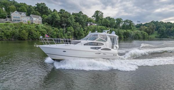 Cruisers Yachts 455 Express Motoryacht image