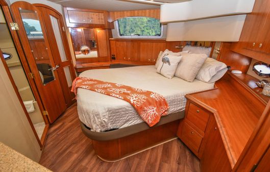 Cruisers Yachts 455 Express Motoryacht image