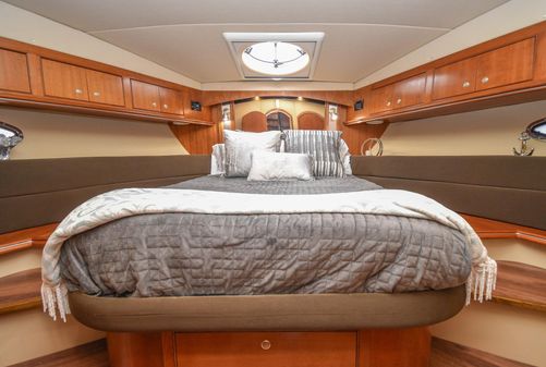 Cruisers Yachts 455 Express Motoryacht image