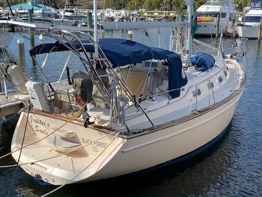 Island Packet 370 - main image