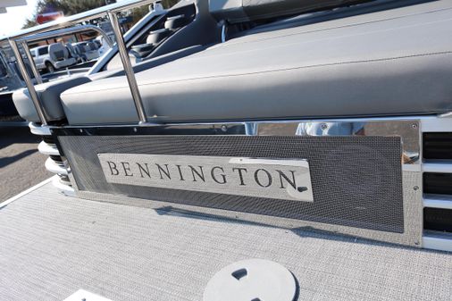 Bennington 22-LSWING-BACK image