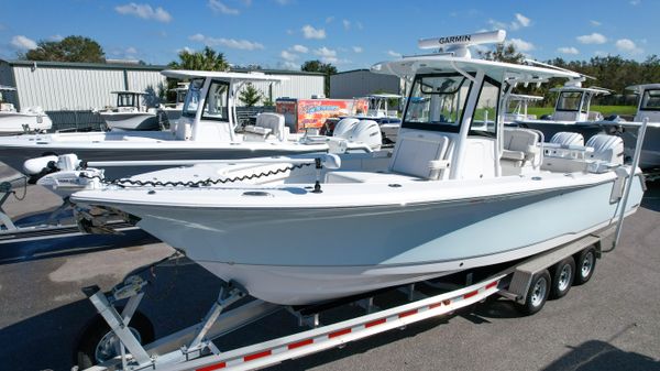 Sea Hunt Gamefish 30 with Coffin Box 