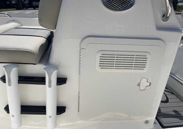 Key-west 1720-CENTER-CONSOLE image