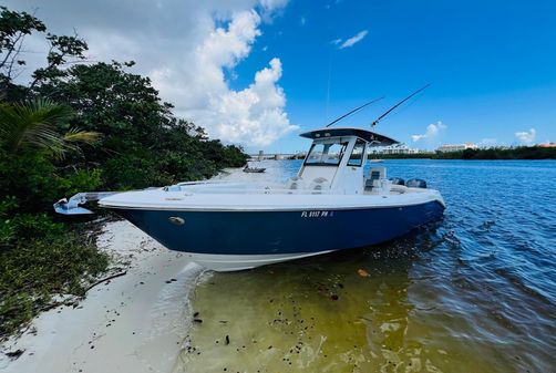 Everglades 295 Center Console image