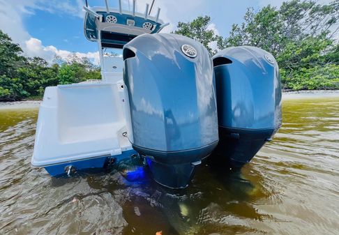 Everglades 295 Center Console image