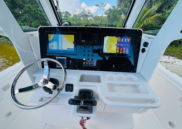 Everglades 295-CENTER-CONSOLE image