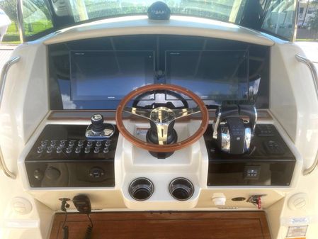 Chris-Craft Catalina 34 image