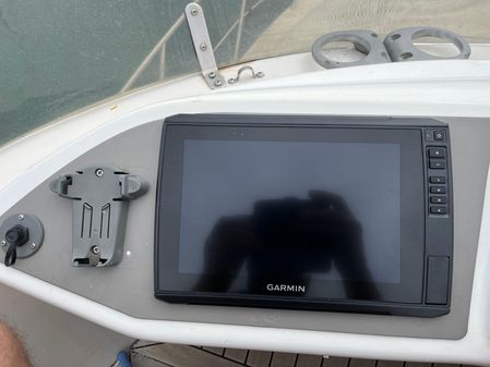 Sealine F37 image