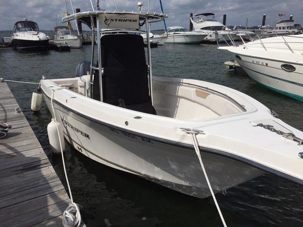 2006 Seaswirl Striper 2301 CC Hull, Massachusetts - Smith Yacht Sales