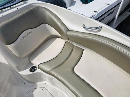 Sea Ray 220 Sundeck image