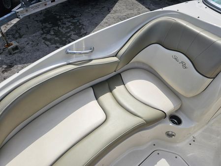 Sea Ray 220 Sundeck image