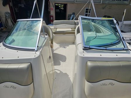 Sea Ray 220 Sundeck image