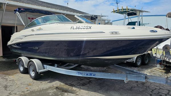 Sea Ray 220 Sundeck 