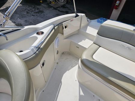 Sea Ray 220 Sundeck image