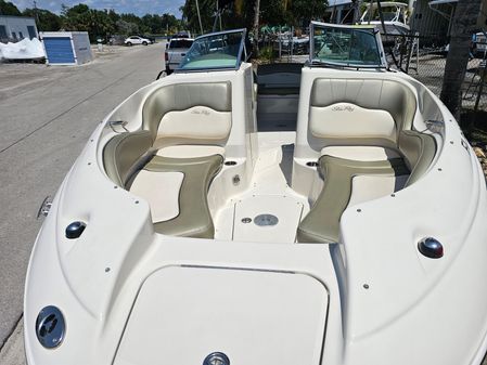 Sea Ray 220 Sundeck image