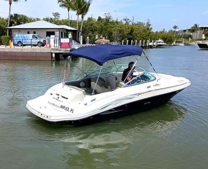 Sea Ray 220 Sundeck image