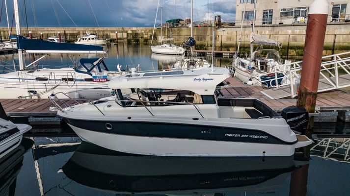 Parker 800 Weekend - main image
