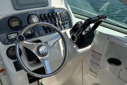 Robalo R265 image