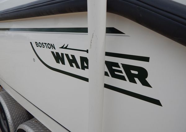 Boston-whaler 23-OUTRAGE image