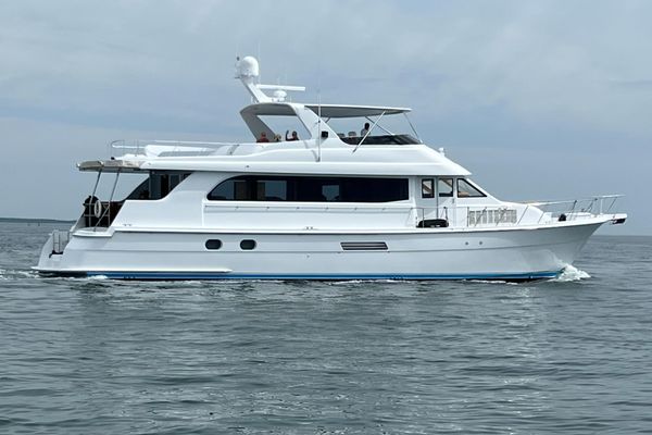 Hatteras 75 Cockpit Motor Yacht - main image