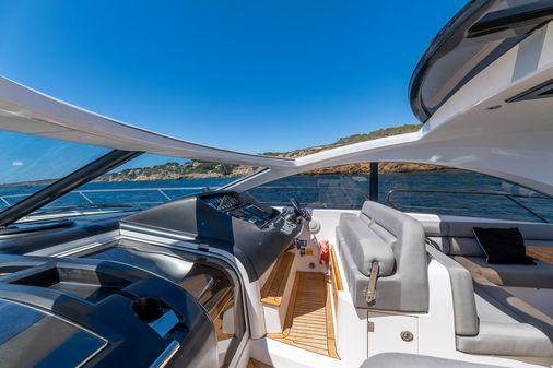 Sunseeker Predator 60 image