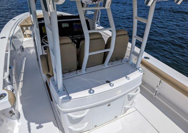 Everglades 335 Center Console image