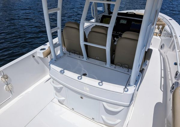 Everglades 335 Center Console image